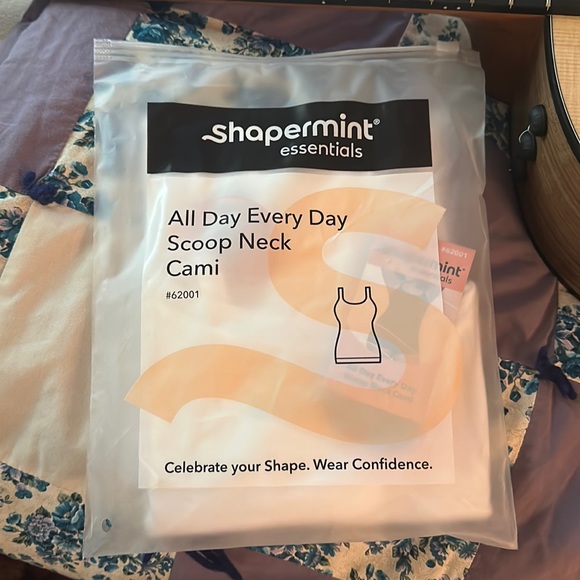 SOLD NWT 3 Shapermint All Day Every Day Scoop Neck Camis. XL. White, Blue, Brown - Picture 4 of 9